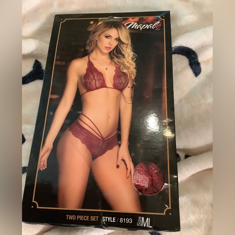 Women’s lingerie burgundy panty bra set medium/large fall Halloween sexy costume